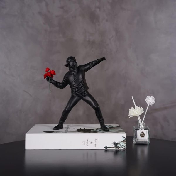 Flower Thrower Sculpture,Resin Statue for Home Decor, Modern Decorative Figurines for Living Room,Office Desk Bookshelf Decoration,Art Ornament Collection (Black) - Image 3
